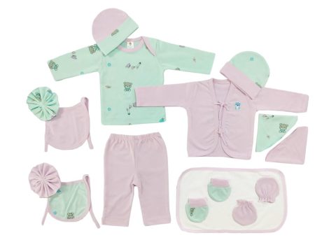 Get this adorable 14-piece set for newborns, with full sleeves, made of cotton, suitable for both boys and girls (0-3 months). Available in purple.