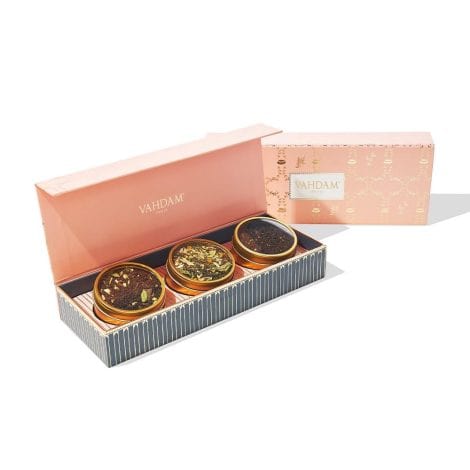 VAHDAM, Assorted Tea Gift Sets – Blush (90g) 3 Assorted Flavors – Luxury Tea Gift Box | Gifts For Women, Gifts for Her
VAHDAM, Gift Set of various teas – Blush (90g) with 3 different flavors – Elegant tea gift box | Perfect for women, a great gift option for her.