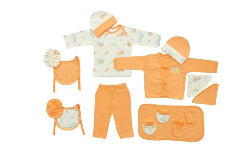 Get this adorable 14-piece gift set for newborns, complete with full-sleeve cotton clothing in orange. Ideal for babies 0-3 months.