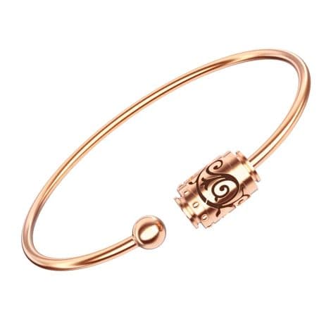 A stylish rose gold bracelet that diffuses relaxing essential oils with refill pads, perfect for women and girls.