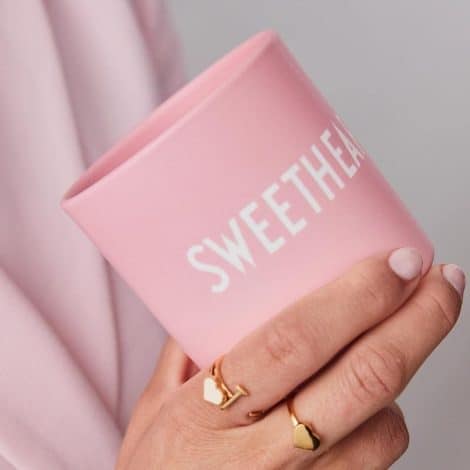 Stylish Pink Sweetheart Cup from Design Letters with personalized messages, perfect for women’s birthdays, anniversaries, weddings, and friendships.