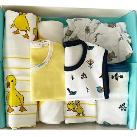 TinyLane – A special pack of 13 bamboo-cotton baby gifts, perfect for newborns, 0-6+ months, in festive colors.