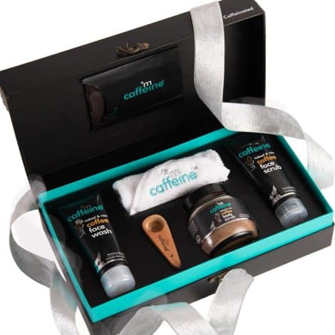 Gift your loved ones with the luxurious mCaffeine Moment Gift Set, containing natural skincare products. Ideal for all ages and skin types. Perfect wedding gift!