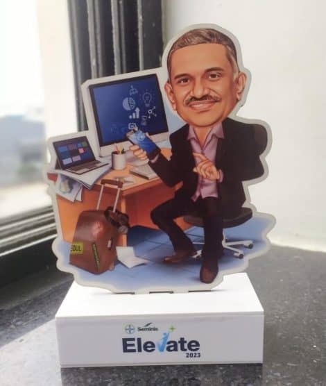 Personalized wooden standee caricature gift for Indian IT employees, ideal birthday present for your friend (male boss).