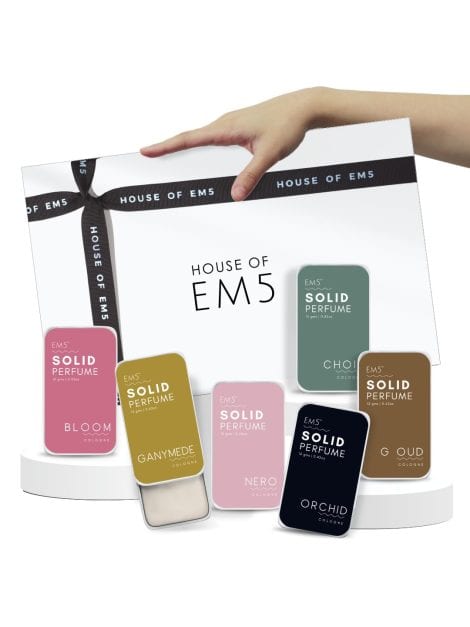 EM5™ Gift Pack for Her is a collection of 6 high-quality solid perfumes for women, perfect for gifting. These long-lasting luxury fragrances contain the benefits of beeswax and shea butter, and are alcohol-free.