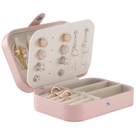 Oyydecor’s Compact Jewelry Box: Ideal for busy travelers to keep their precious accessories safe and organized.