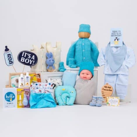 Introducing the WB1 Baby First Box, a complete 25-item winter kit for newborn baby boys. Ideal as a thoughtful gift!