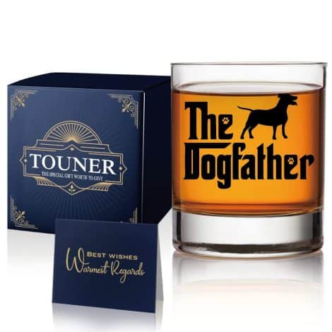 Whiskey glasses with Labrador Retriever theme, perfect gift for dog-loving Indian men on Father’s Day and birthdays.