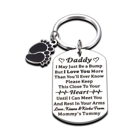 Gifts for new fathers: keychain for first-time dads, perfect for Father’s Day, Christmas, Valentine’s Day. Suggestions for daddy-to-be.