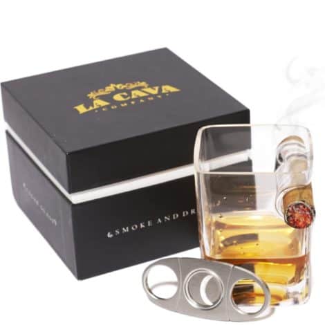 Classic whisky glass with rest and cutter for cigars – perfect for enjoying Scotch or Bourbon.