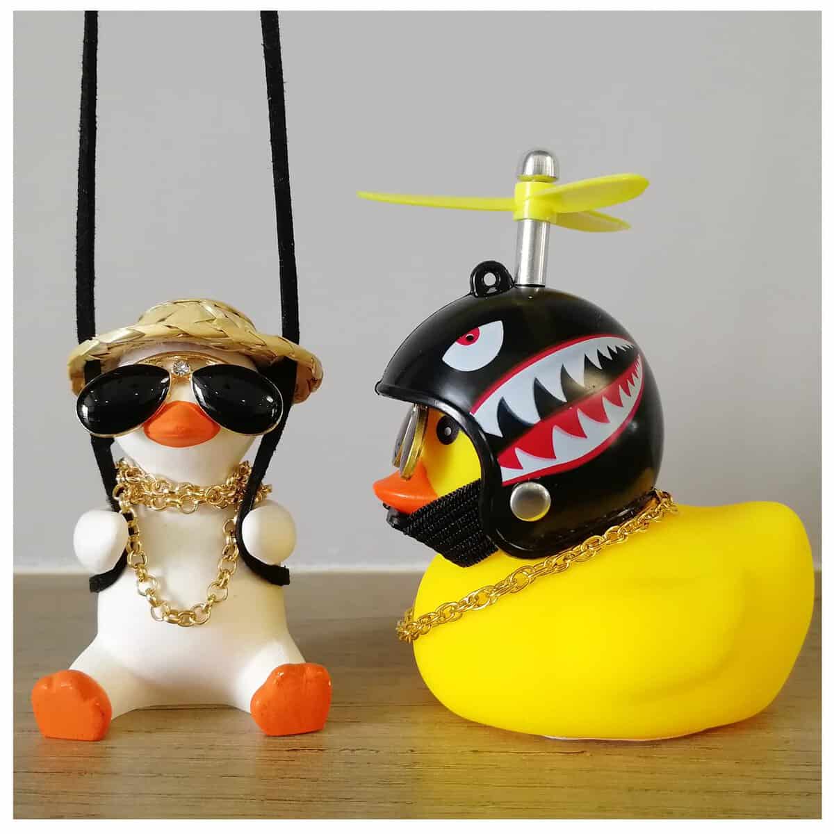 2pcs Cute Swinging Duck Car Hanging Ornamen, Funny Rearview Mirror Accessories Decor, Dashboard Decorations Interior Aesthetic, Kawaii Swing Duck Rear View Pendant Charms, for Car Guy Lover