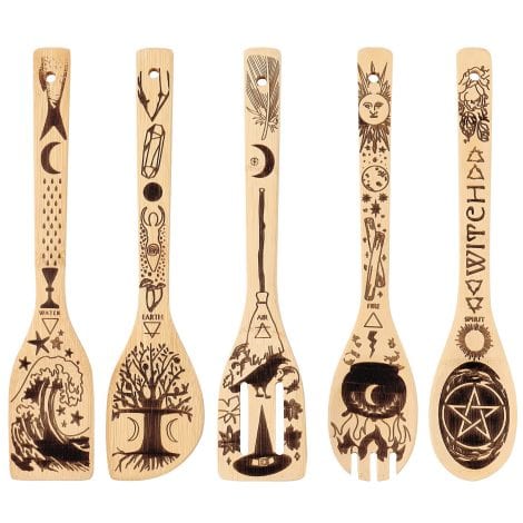 Christmas-themed wooden spoons and spatula set, perfect for witches and witch-themed kitchen decor. Ideal Christmas gifts.