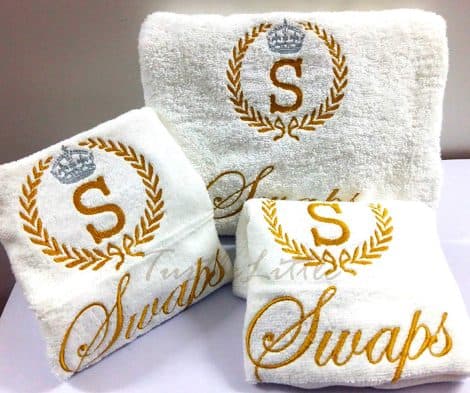 TurtleLittle set of 3 personalized towels in white with golden initials: 1 bath and 2 hand towels.