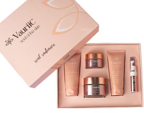 Luxurious Spa Gift set perfect for Diwali, birthdays, anniversaries, weddings, and all celebrations. Enjoy a complete home spa experience with de-tan face pack, under-eye gel, face scrub, night cream, and green tea face wash. Suitable for all occasions and skin types. Ideal for both men and women. Pack of 5.