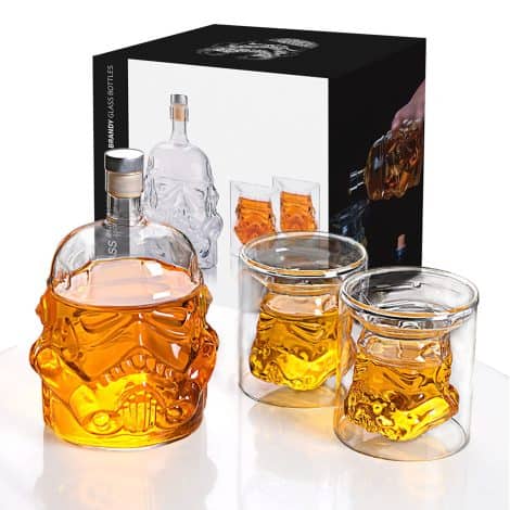 “Gift Set for Men: 3-piece Whiskey Decanter, including 2 glasses, made of 100% glass for various beverages.”