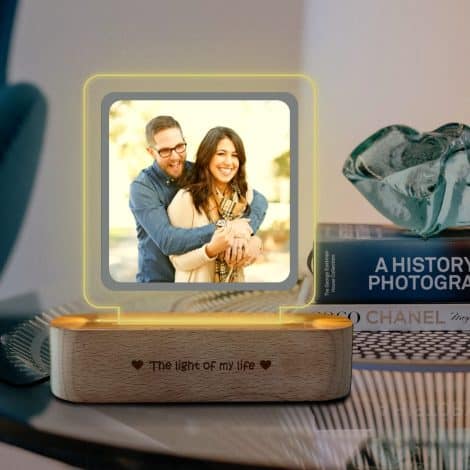 Customized LED photo frame for couples to celebrate anniversaries and birthdays, perfect as a personalized gift.