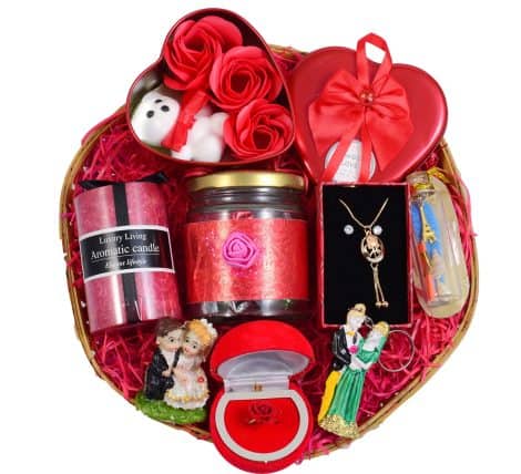 MANTOUSS Valentine’s Day gift for your partner: Chocolate, jewelry, candle, card, message bottle, roses, and teddy bear. 800g in heart-shaped box.