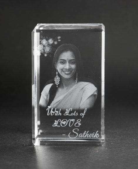 CrazzyGIFT.com offers a Laser Engraved 3D Photo Crystal, perfect to gift your wife on her birthday or Valentine’s Day.