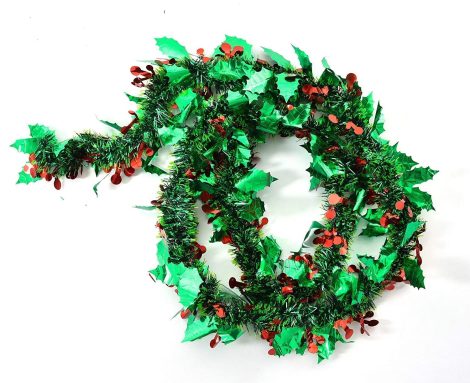 Get festive with 10 pieces of artificial tinsel garlands in green leaf and red cherry for Christmas decorations.