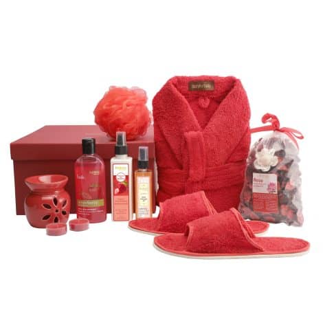 Weekend Getaway Skincare Set with Rose & Strawberry Range – Unisex Travel Essentials – Gift for Special Occasions