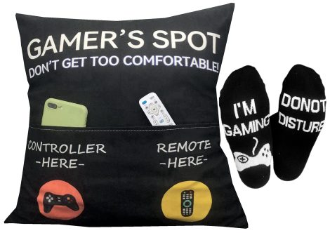 Gamer-themed gifts for Indian teens and adults – ZUYUROU pillow covers and socks, perfect for gaming room décor.