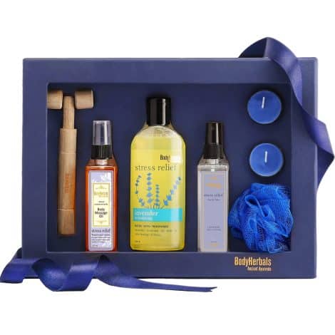 BodyHerbals Lavender Essentials Bath & Body Gift Set, perfect for both men and women. Enhance your skincare routine with this luxurious pampering hamper. Perfect for gifting on birthdays, Christmas, and special occasions.