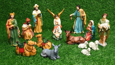 Celebrate Christmas with this KariGhar® Nativity Set/Crib Set! It includes all the essential idols for gifting and decorating.