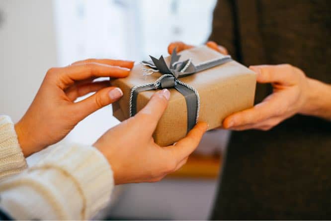 Heartfelt Surprises: Top 10 Gifts for Husbands in India – Spice Up Romance and Create Lasting Memories! 🎁💑💖